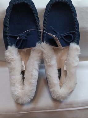 Talbots Navy Leather And Faux-Fur Lined Moccasin Slippers.